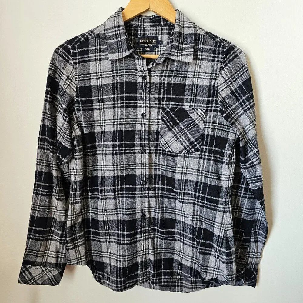 EUC PENDLETON WOMENS PLAID BLACK / GREY BUTTON DOWN SHIRT SIZE SMALL